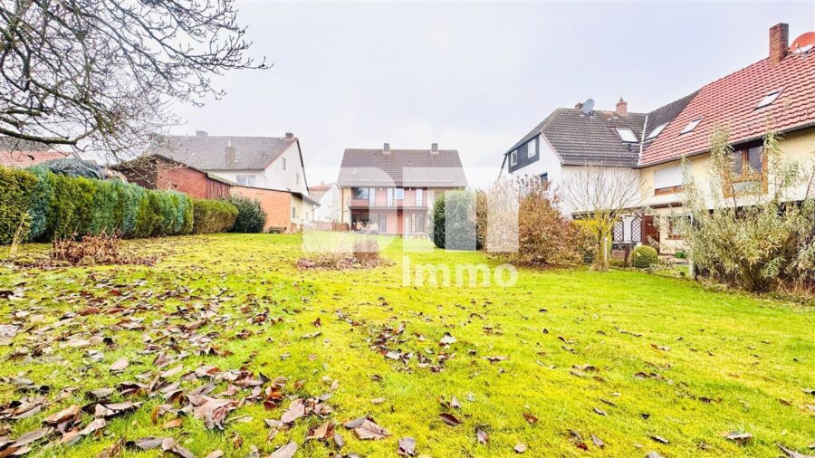 Gepflegtes Ein- bis Zweifamilienhaus + Garage, Terrasse und Balkon auf großem Grundstück - Großer Gartenbereich / vollumzäunt / Robotermäher